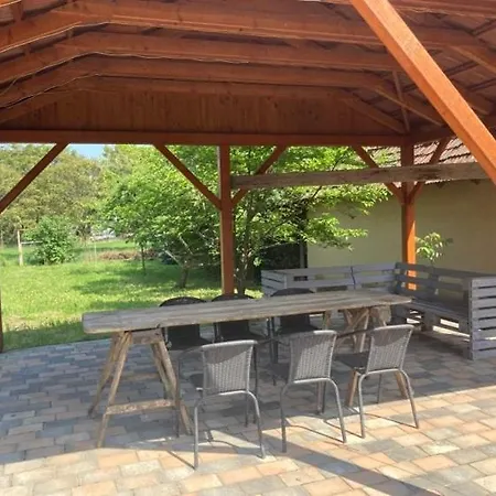 Apartman Tavasz Vendeghaz Szentes