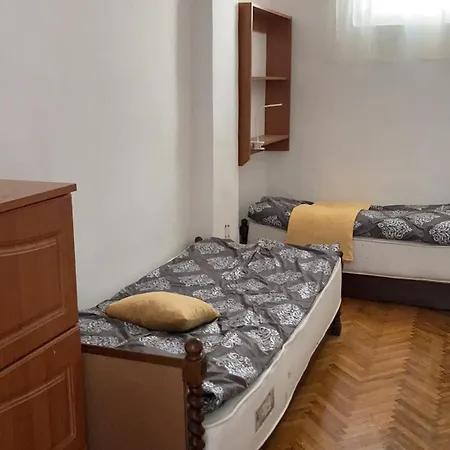 Tavasz Vendeghaz Apartman *