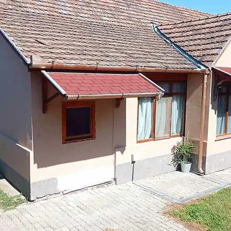 Apartman Tavasz Vendeghaz *